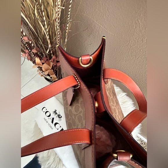 Authentic Coach Tote W/ removable stylish strap & Dust Bag!! - Picture 13 of 13